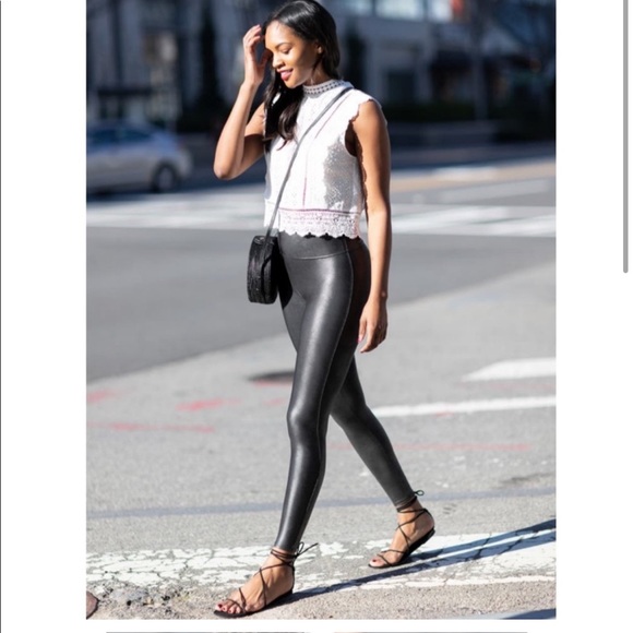 SPANX Faux Leather Leggings black SIZE MEDIUM PETITE NEW.0533